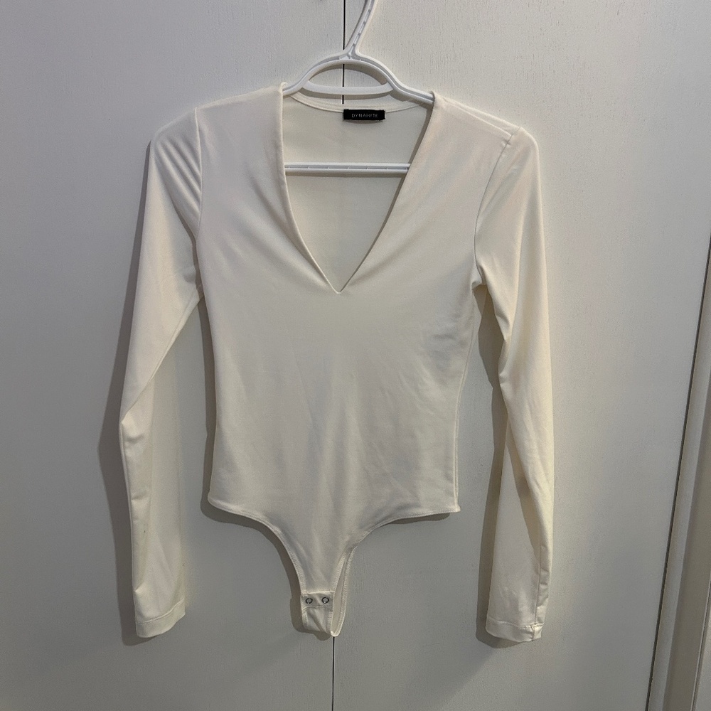 Dynamite Size XS Cream V-Neck Bodysuit
